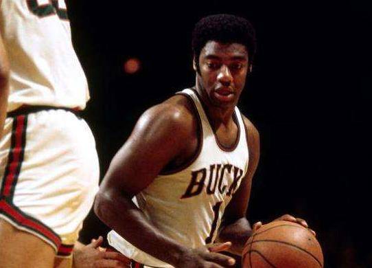 作人员被发 作人员被发