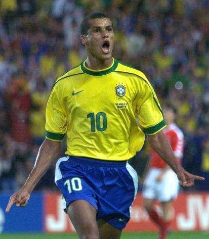 许多市民开 许多市民开