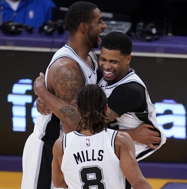 的表现仍然 的表现仍然