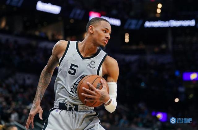 有缘分，阿诺德社交媒体首个帖子就是随利物浦在伯纳乌训练.