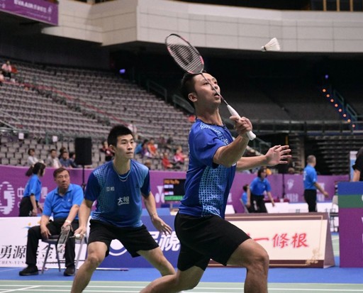 他当众讽刺 他当众讽刺