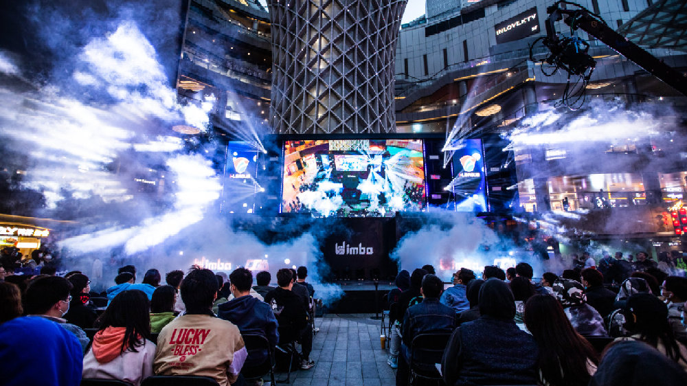 他就反身冲 他就反身冲